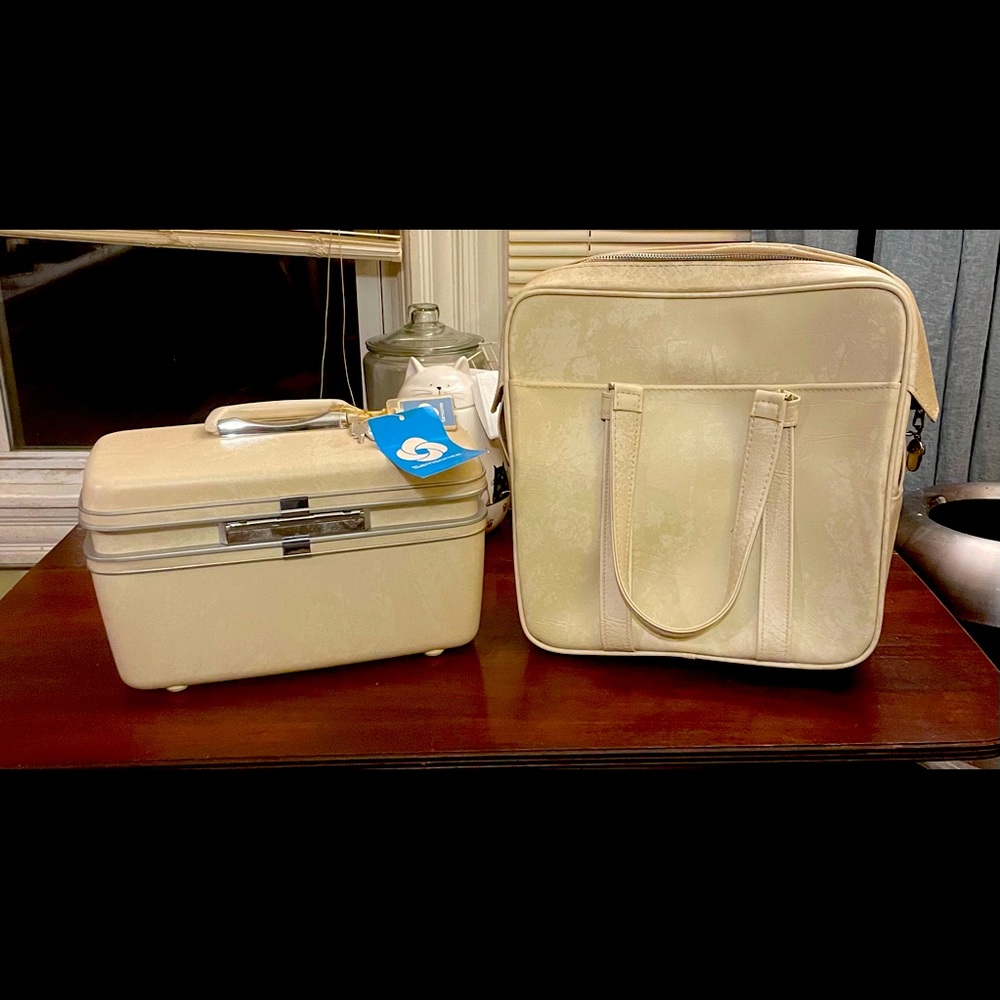 Samsonite women’s luggage set
